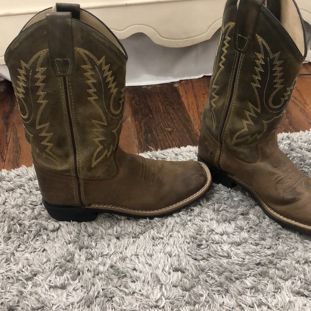 Boots - Picture 2 of 4